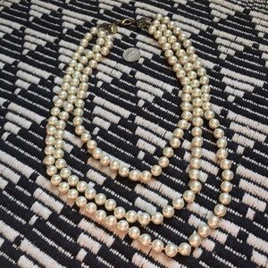 Faux Pearl Necklace 🐚